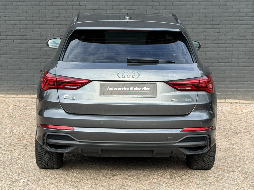56217820-4.jpg